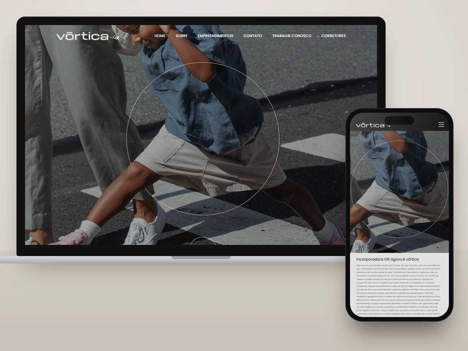 Vórtica: landing page em notebook e celular